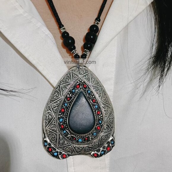 Handmade lapis lazuli pendant necklace: boho jewelry with beads and gemstones. - Picture 6 of 8